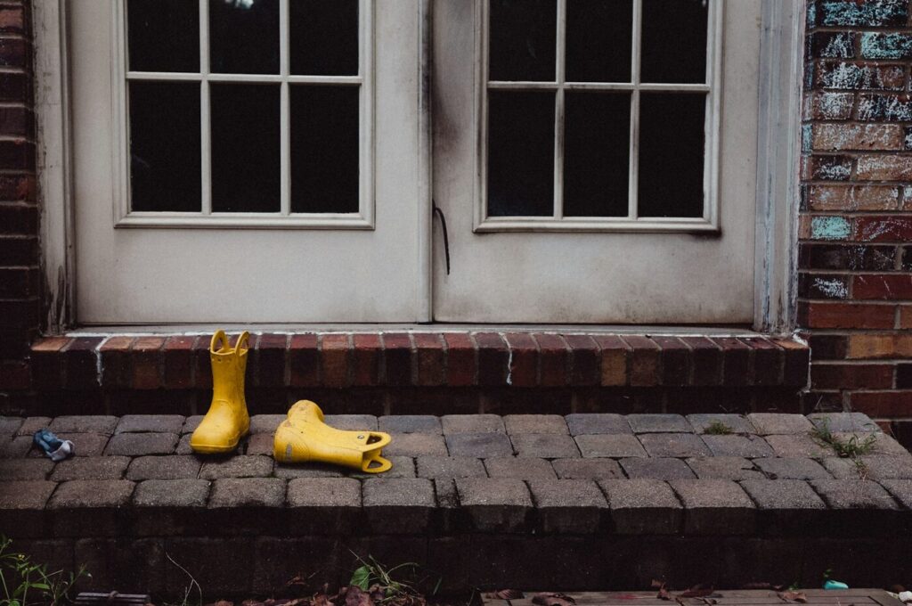 Small yellow rain boots on a step by a front door, unmarried parents and how the property case fits with the parenting case in Washington